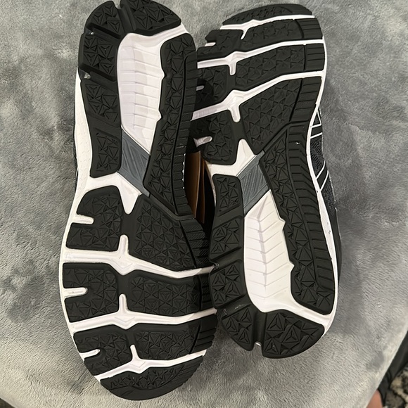 Mens Asics GT-1000 10 running shoes, size 11.5M. New in box! - Picture 5 of 6